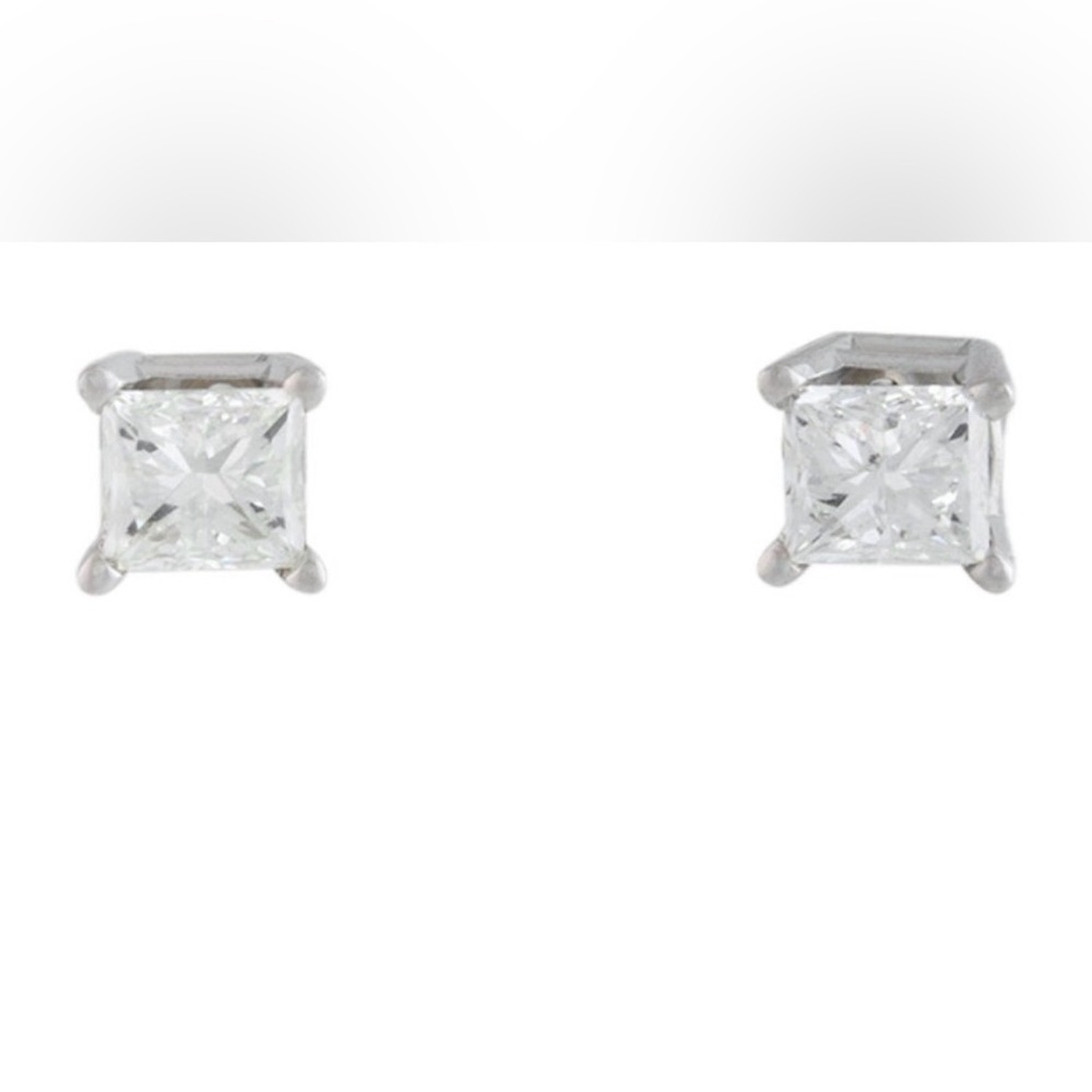 Chic Silver Square Diamond Stud Earrings 4 kt